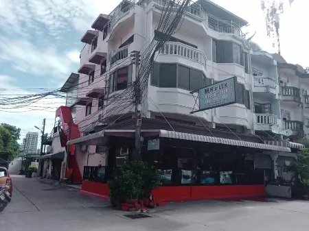 Ben & Lek Guesthouse Отели рядом с достопримечательностью «Suk Sabai Villa»