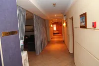 Chetyire Koronyi Hotel