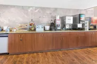 Days Inn by Wyndham Dubuque - Breakfast