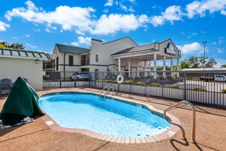 Days Inn by Wyndham Lexington