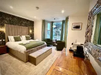 Gwydyr Hotel Отели в г. 