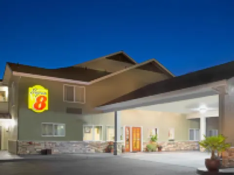 Super 8 by Wyndham Fortuna Hotels in Fortuna