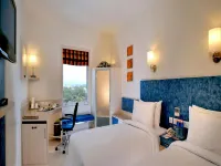 Kalyan Grand - a business hotel - parcheggio