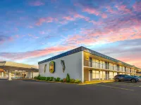 Super 8 by Wyndham Riverside Al Hotels in St. Clair County