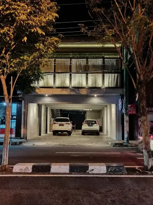 Ohana Suites Yogyakarta Hotel dekat Masjid Babul Choir