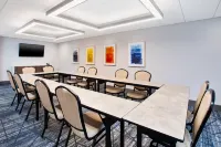 Holiday Inn Express & Suites Defiance