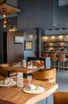 Tuningi Safari Lodge - bar