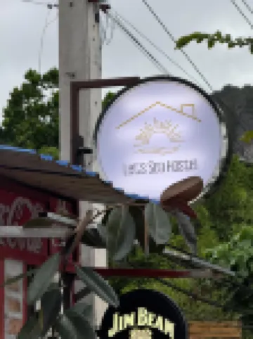 เล็ตส์ซีโฮสเทล