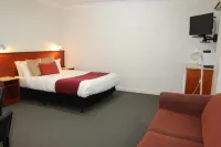 The Pioneer Way Motel