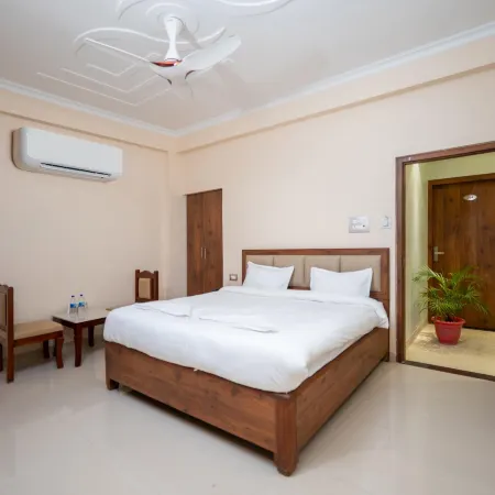 Hotel Shiva Nilay Inn