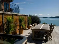 Cliff Edge by the Sea Hoteles en Opua