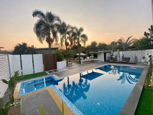 Friends House - Pools