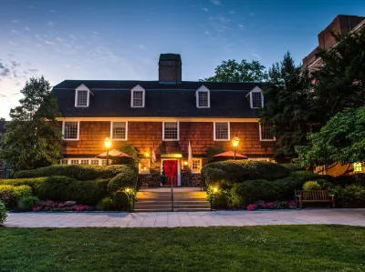 Nassau Inn Hotel dekat Institute for Advanced Study