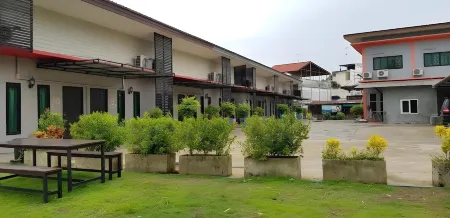 Baan Sri Family Отели рядом с достопримечательностью «Buddha Park Luang Pu Sot»