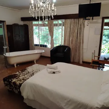 Tsanana Log Cabins and Mullberry Lane Suites