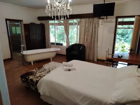 Tsanana Log Cabins and Mullberry Lane Suites โรงแรมใน