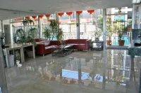 رويال سينشري هوتل - موقف سيارات