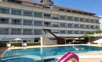 Swan Lake Hotel Sattahip