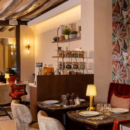 Hotel des Deux Continents Отели рядом с достопримечательностью «Дворец Conciergerie»