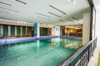 Dolphin Continental Hotel - Pools