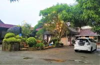 Hotel Perdana - parking