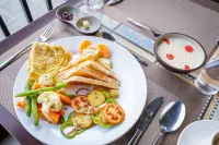 Triple Crown Resort - Desayuno