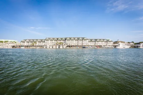 Holiday Inn & Suites Clearwater Beach S-Harbourside Hotels in Indian Shores