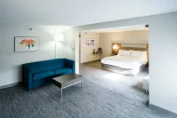 Holiday Inn Express & Suites Knoxville-North-I-75 Exit 112 Hotels in Powell