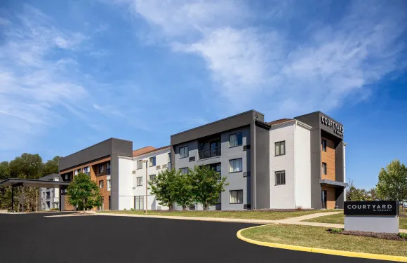 底特律布萊頓萬怡酒店