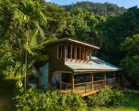 Noah Creek Eco Huts Hotels in Daintree