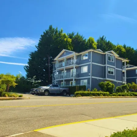 Gibsons Landing Inn