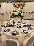 โรงแรมครอสโร้ดส์ที่ศูนย์การจัดงานฮิวรอน - พร้อมอาหารเช้า