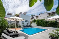 Manuela Boutique Hotel Bitez - สระว่ายน้ำแบบอินฟินิตี้