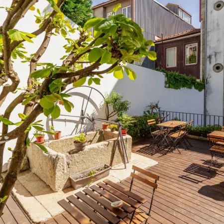 Porto Lounge Hostel & Guesthouse by Host Wise Отели рядом с достопримечательностью «Се»