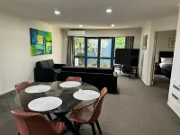 Bassingers Motor Lodge Hotels in Otaki
