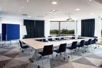 Holiday Inn Express & Suites Monheim am Rhein 그레벤브로히 호텔