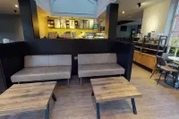 Village Hotel Chester St David's - bar