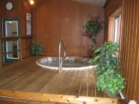 Cedar Hill Lodge - Hot Tub