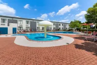 Spark by Hilton Hummelstown Hershey - Pools