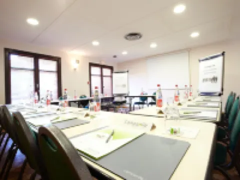 Kyriad Direct Marseille Ouest - Martigues Hotels in Martigues