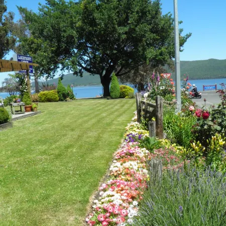 Lakefront Lodge