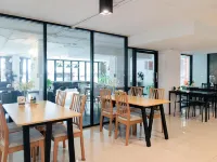 R1 Nimman Hotel Chiangmai Hotels near Galae Restaurant