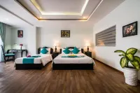The Sunriver Boutique Hotel Hue - Rooftop Pools