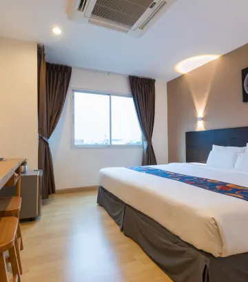 ห้องซูพีเรียร์ เตียงใหญ่ 1 เตียง