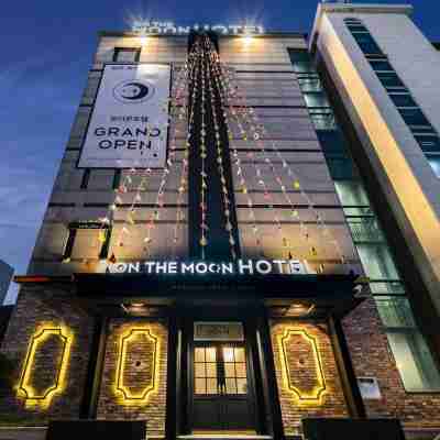 원주 호텔 온더문 Hotel Exterior