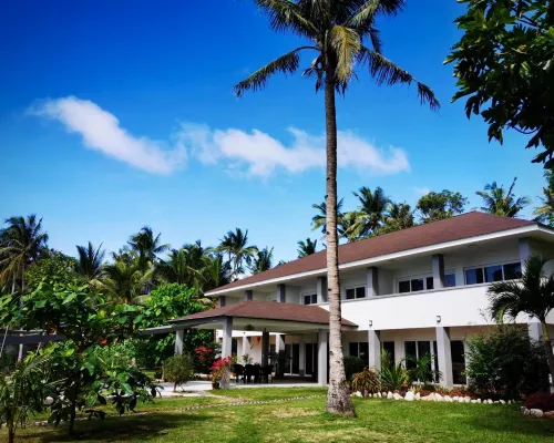 Sunset Cove Beach & Dive Resort Hotele w: Romblon