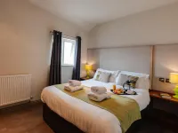 Base Serviced Apartments - City Road Hotels in Chester