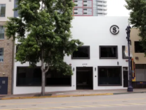 Stay Classy Hotels near Santa Fe Depot