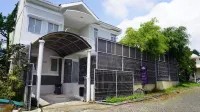 Diyar Villas Puncak K3/9 - parking