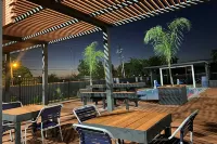 La Quinta Inn & Suites by Wyndham Victoria - South